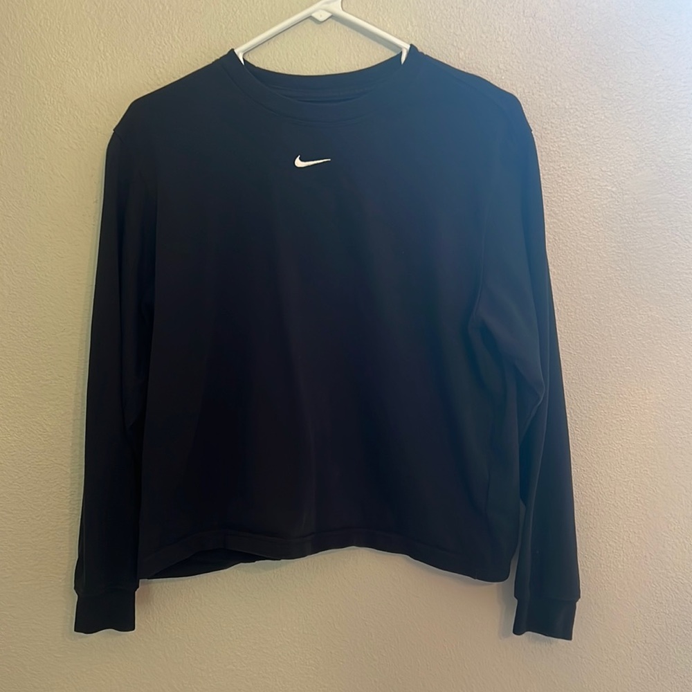 Simple long sleeve nike top